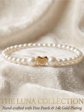Delicate Minimalist Simple Design Pearl Bracelet with Heart Gold Accent
